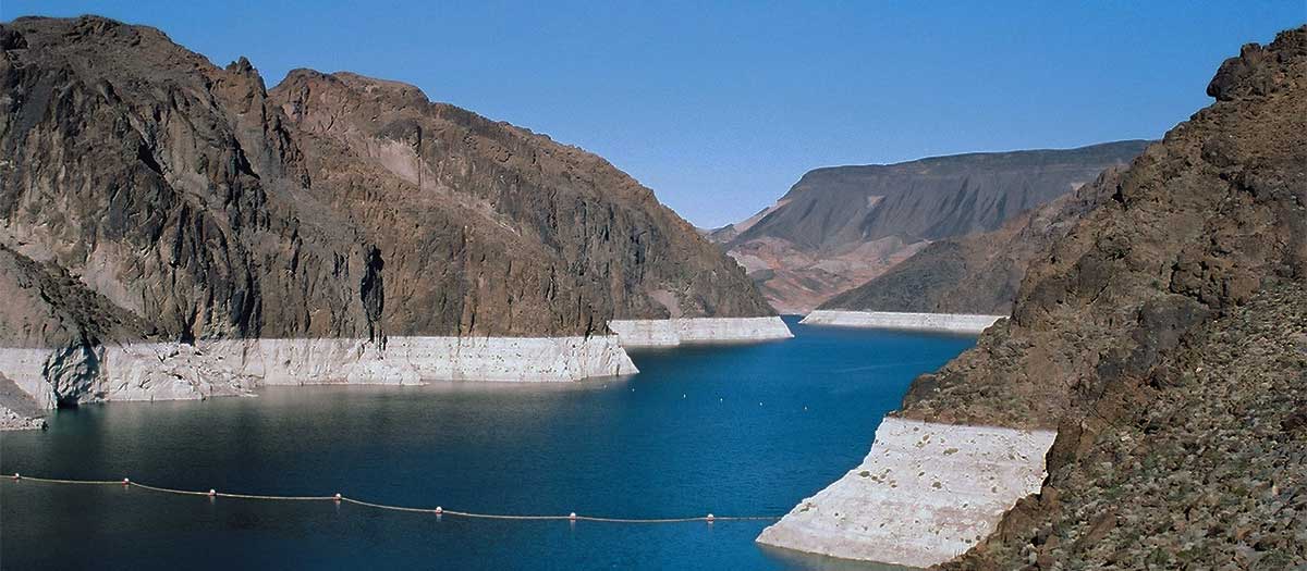 A view of Lake Mead from Hoover Dam, showing the white bath tub ring from low waer levels